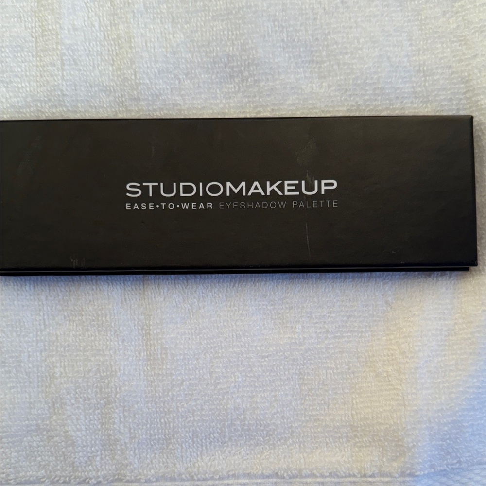 StudioMakeup Black Eyeshadow Palette